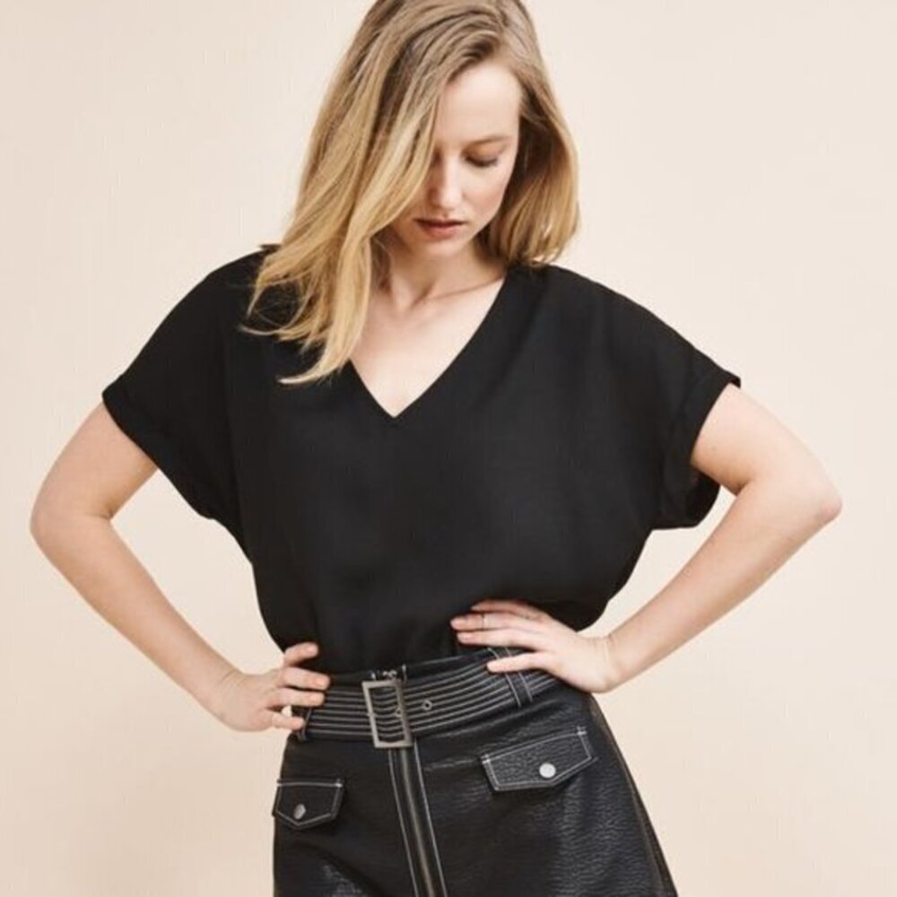 Women's Dynamite V-Neck Black Blouse Shirt Rolled Short Sleeve Relaxd Fit